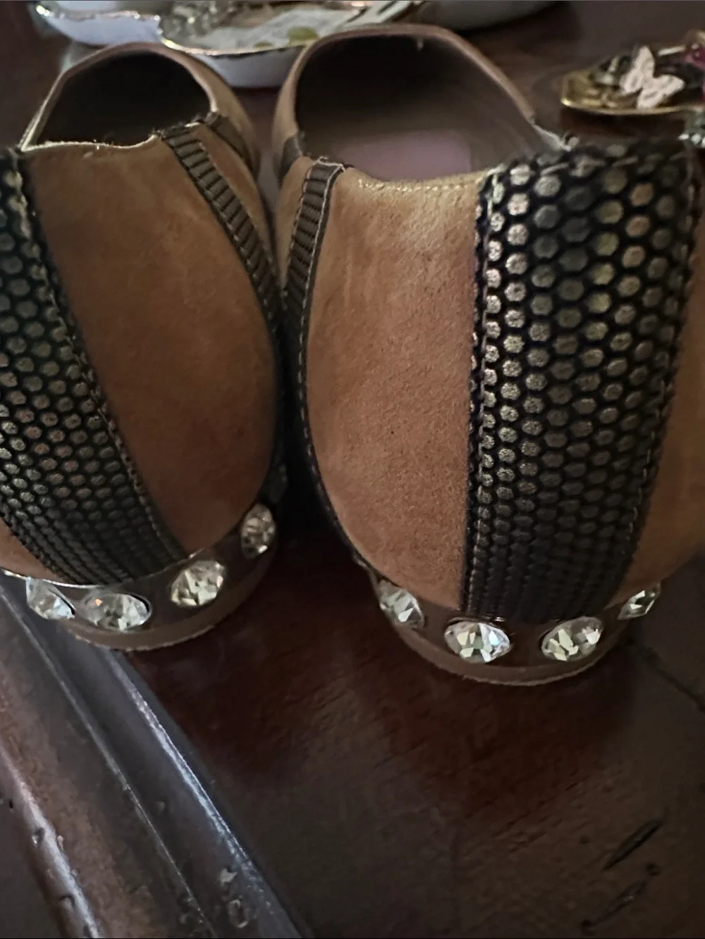 Paris Hilton Two-Tone Tan and Black designs Slip-On flats - size 8.5
